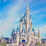 Disney navega rumo a um futuro promissor, e analista recomenda compra das ações